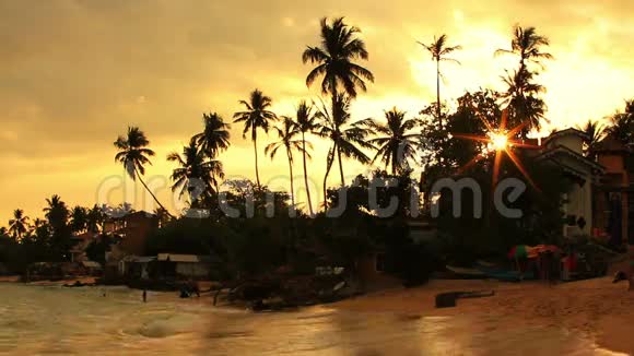 异国情调的乌纳瓦图纳海滩斯里兰卡视频的预览图