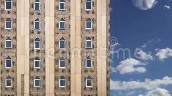 迪拜阿联酋传统阿拉伯风格的建筑立面视频的预览图