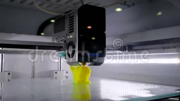 三维打印机打印物理三维模型视频的预览图