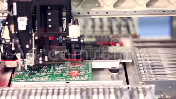 自动化电子零件制造生产线视频的预览图