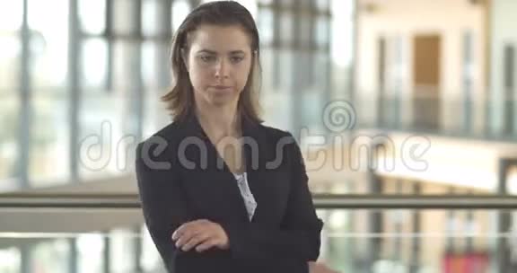 有自信的企业女性商务人士视频的预览图