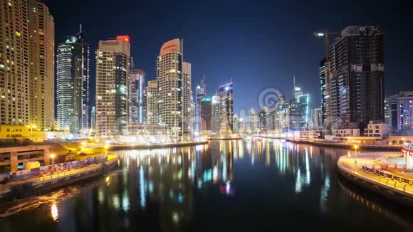 迪拜码头夜景视频的预览图