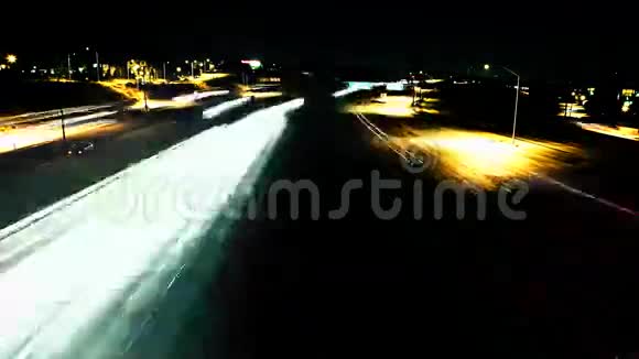 高速公路时间在夜间流逝视频的预览图