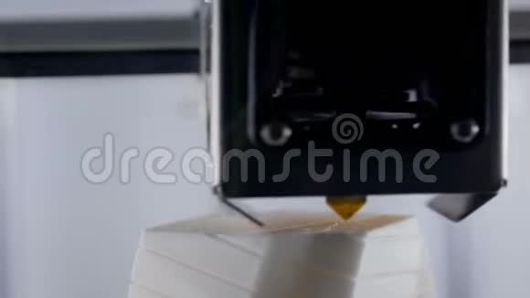 三维打印机打印物理三维模型视频的预览图