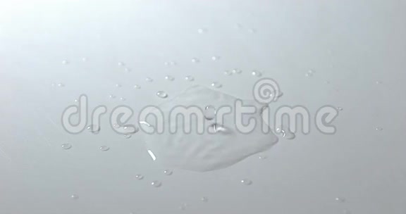 水滴掉进水里视频的预览图