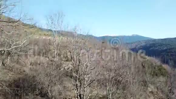 法国奥西塔尼的比利牛斯山脉鸟瞰图视频的预览图