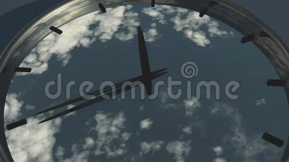 时钟在时间推移和快速飞行云背景下及时观看视频的预览图