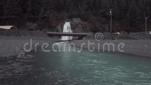 阿拉斯加西沃德的风景瀑布视频的预览图