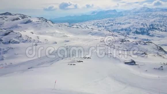奥地利Salzkammergut的DachsteinKrippenstein山的雪坡视频的预览图