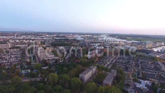 荷兰Zwijndrecht市的无人机空中射击视频的预览图