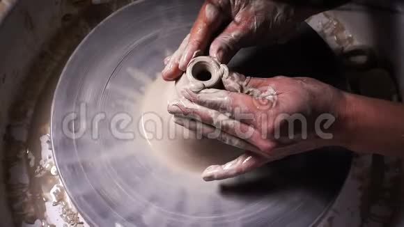 陶泥装饰艺术技能工作坊视频的预览图