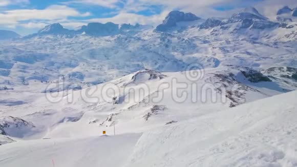 奥地利SalzkammergutDachstein阿尔卑斯山的雪景视频的预览图