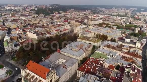 利沃夫市政厅的鸟瞰图乌克兰4k视频的预览图