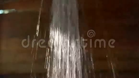 水在流动视频的预览图