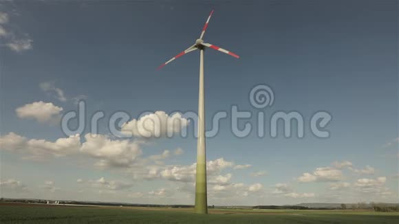 风力发电机组特写背景云浮天时光流逝巴拿马视频的预览图