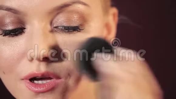 面部护理和皮肤护理健康和美容概念视频的预览图