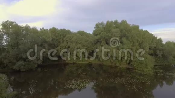 河的鸟瞰图视频的预览图