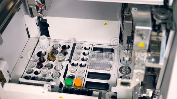 化学实验室的现代制药设备视频的预览图