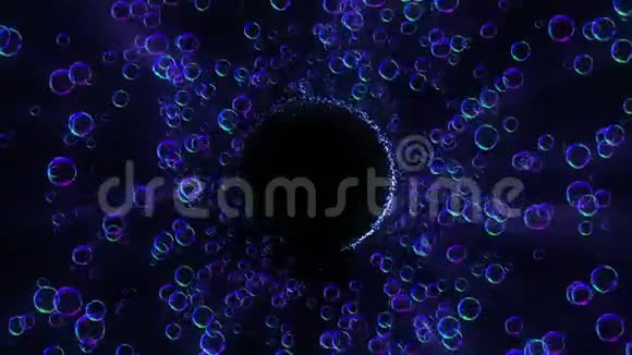 透明水背景上的彩虹气泡黑色背景下的气泡视频的预览图