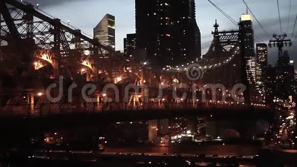 纽约市夜景天际线桥鸟瞰图视频的预览图