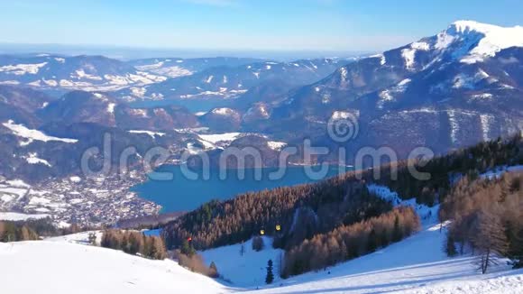 来自奥地利圣吉尔根省Zwolferhorn顶的沃尔夫冈西视频的预览图