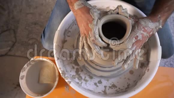 陶泥装饰艺术技能工作坊视频的预览图