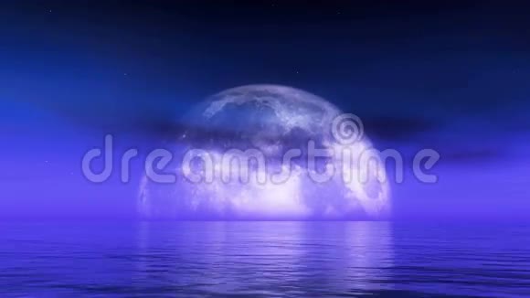 满月从水中升起科幻场景紫色的云视频的预览图
