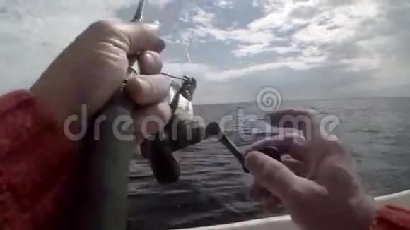从船上钓鱼视频的预览图