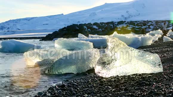 冰岛Jokulsarlon冰川融化浮冰视频的预览图