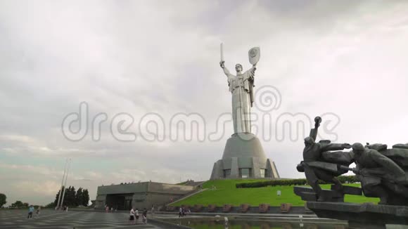 基辅的纪念碑祖国乌克兰视频的预览图