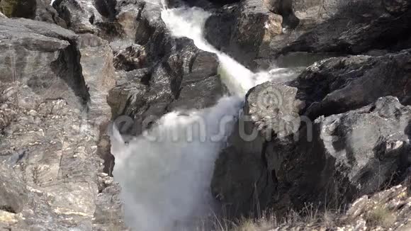 拉瓦油田的瀑布视频的预览图