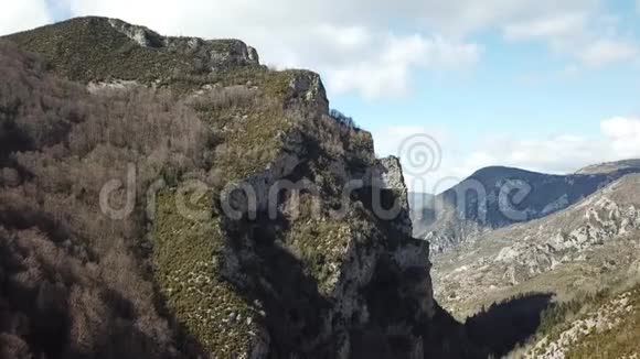法国奥西塔尼的比利牛斯山脉鸟瞰图视频的预览图