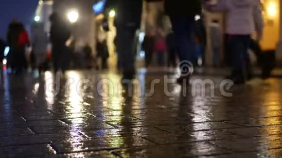 雨城街道夜人视频的预览图