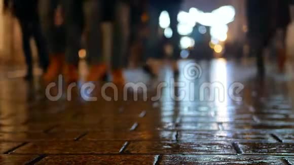 雨城街道夜人视频的预览图