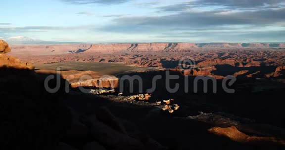 犹他州沙漠和峡谷的时间推移视频的预览图