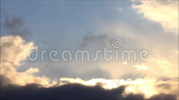 多云的日落视频的预览图