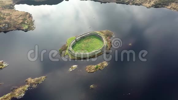 多恩堡的鸟瞰波图多恩加尔郡爱尔兰视频的预览图