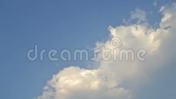 白云与天空的时间流逝视频的预览图