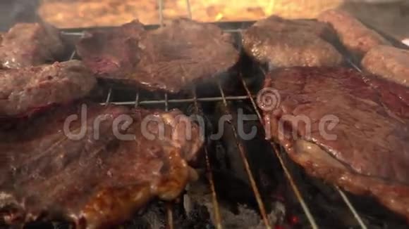 烧烤上的肉视频的预览图