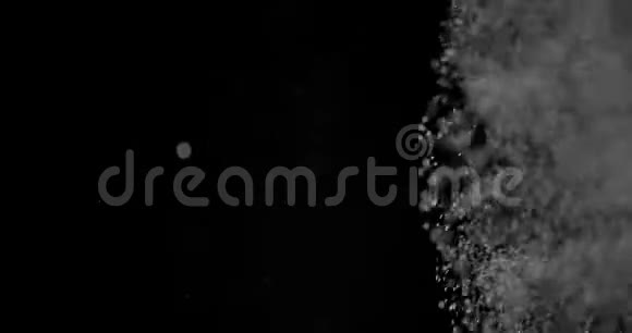 粒子尘埃云孤立的黑色背景视频的预览图