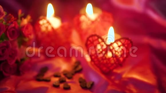 派对情人装饰蜡烛燃烧花镜头视频的预览图