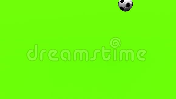 绿色背景下的足球球视频的预览图