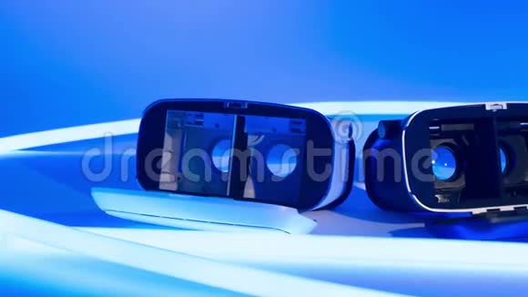 虚拟现实眼镜蓝色霓虹灯视频的预览图