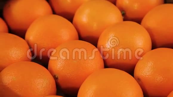 橘子在盒子里视频的预览图
