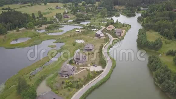 空中无人机顶景4K超高清视频拉脱维亚视频的预览图