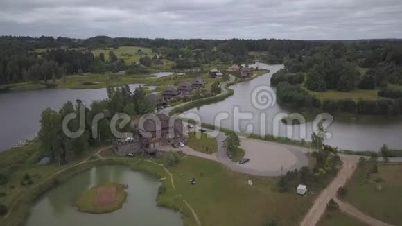 空中无人机顶景4K超高清视频拉脱维亚视频的预览图