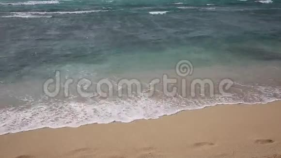 波浪和海滩视频的预览图