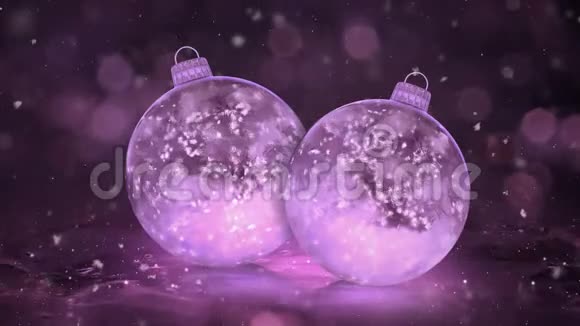 两个圣诞粉冰玻璃包饰雪花背景循环视频的预览图