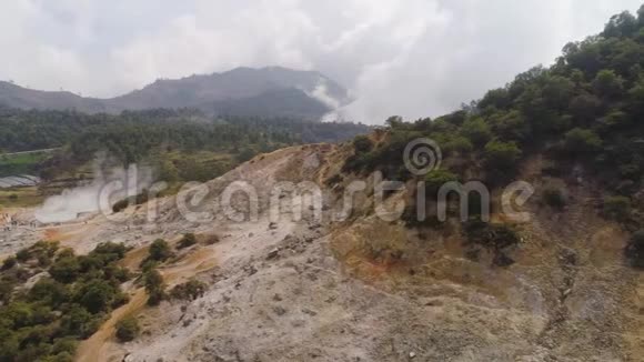 火山高原印度尼西亚地恩高原视频的预览图
