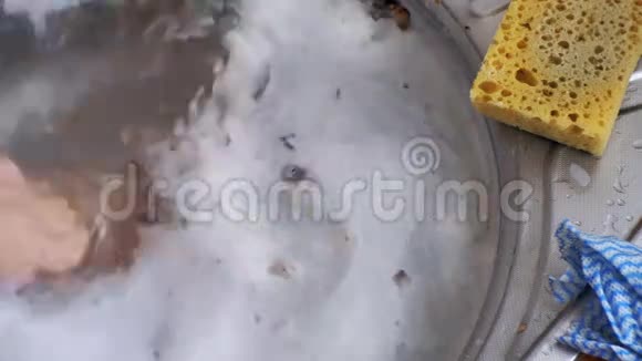 厨房排水堵塞与食品颗粒视频的预览图